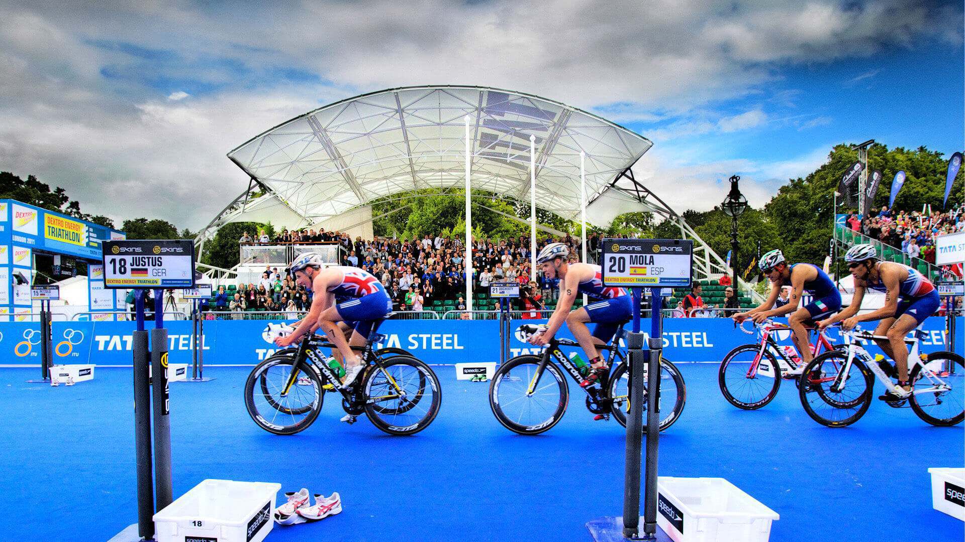 Group of international cyclists taking part in the Dextro Energy Triathlon 