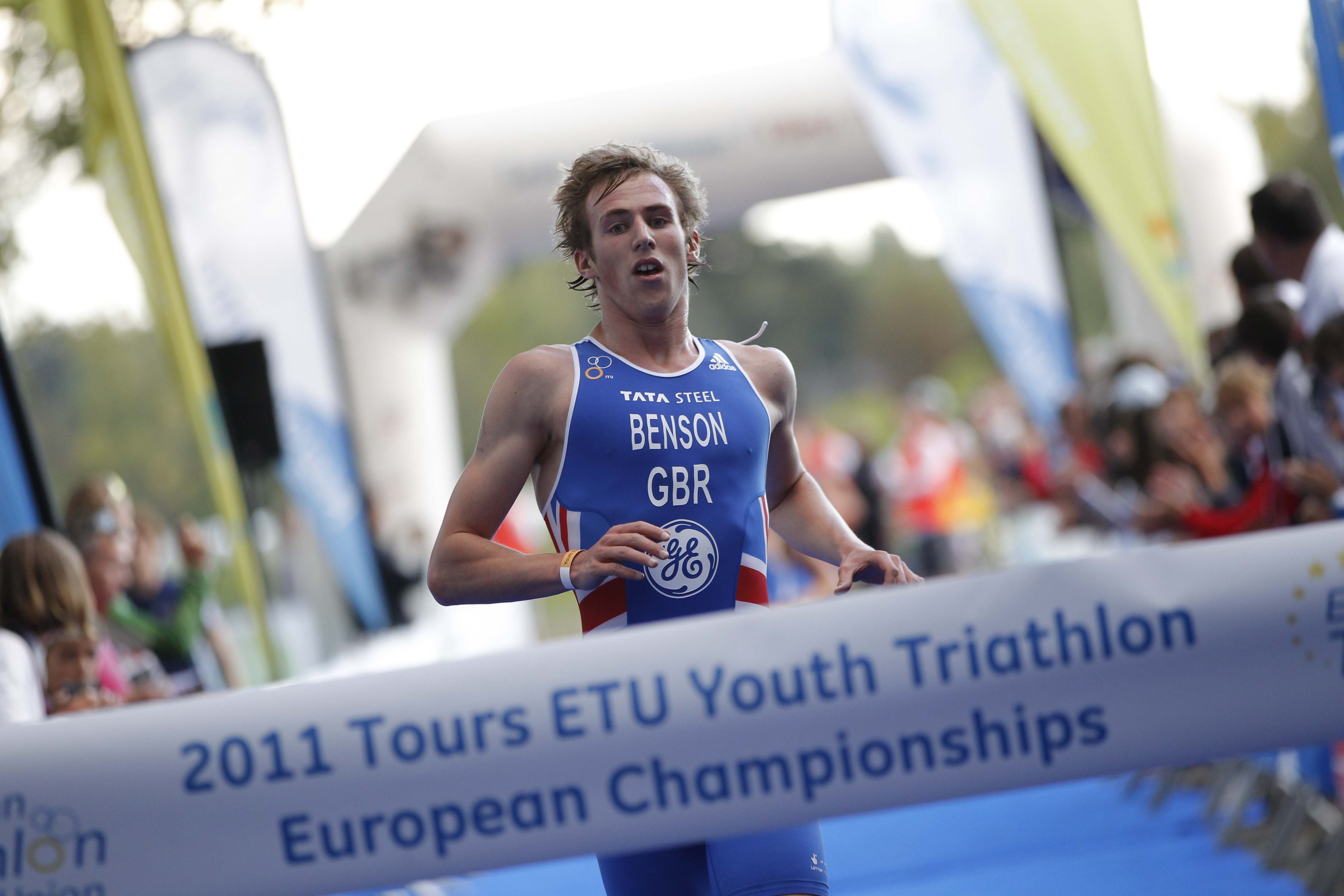 Athlete running in the 2011 ETU Youth Triathlon